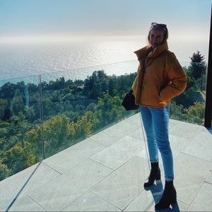 Meet your Posher, Hallie